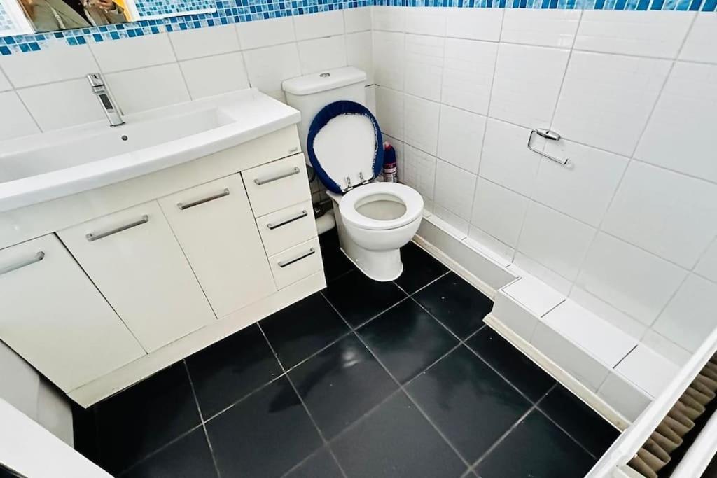 3 Bed House East London Home Екстер'єр фото