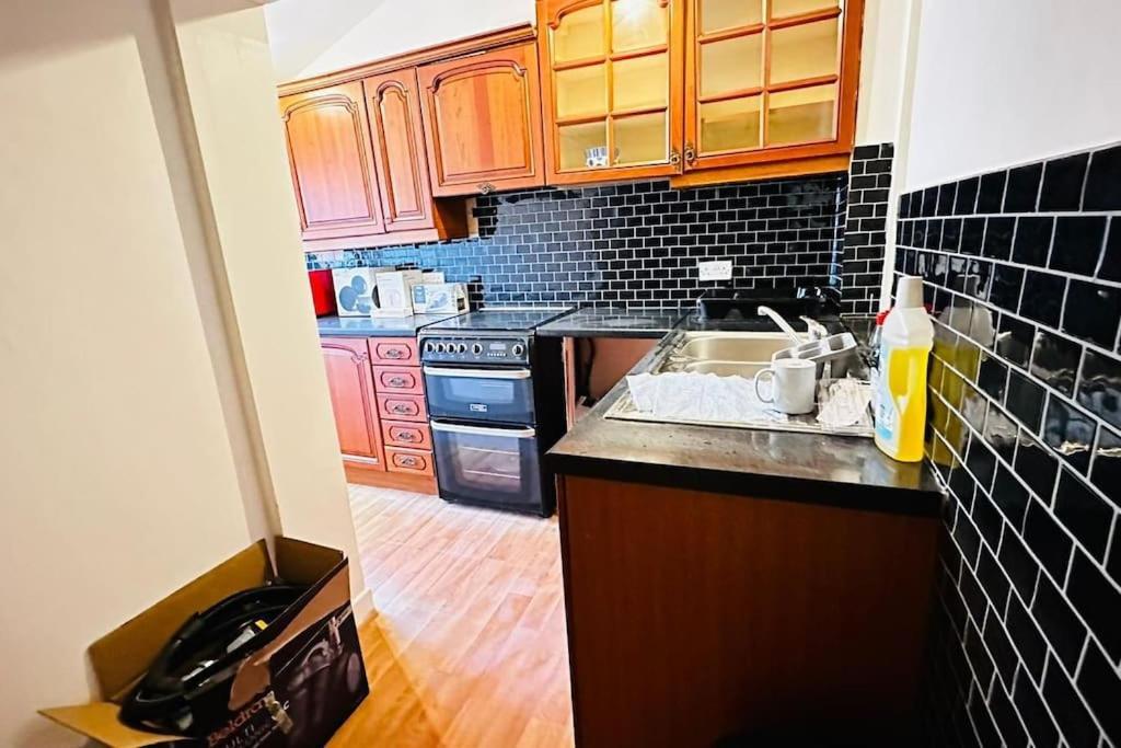 3 Bed House East London Home Екстер'єр фото